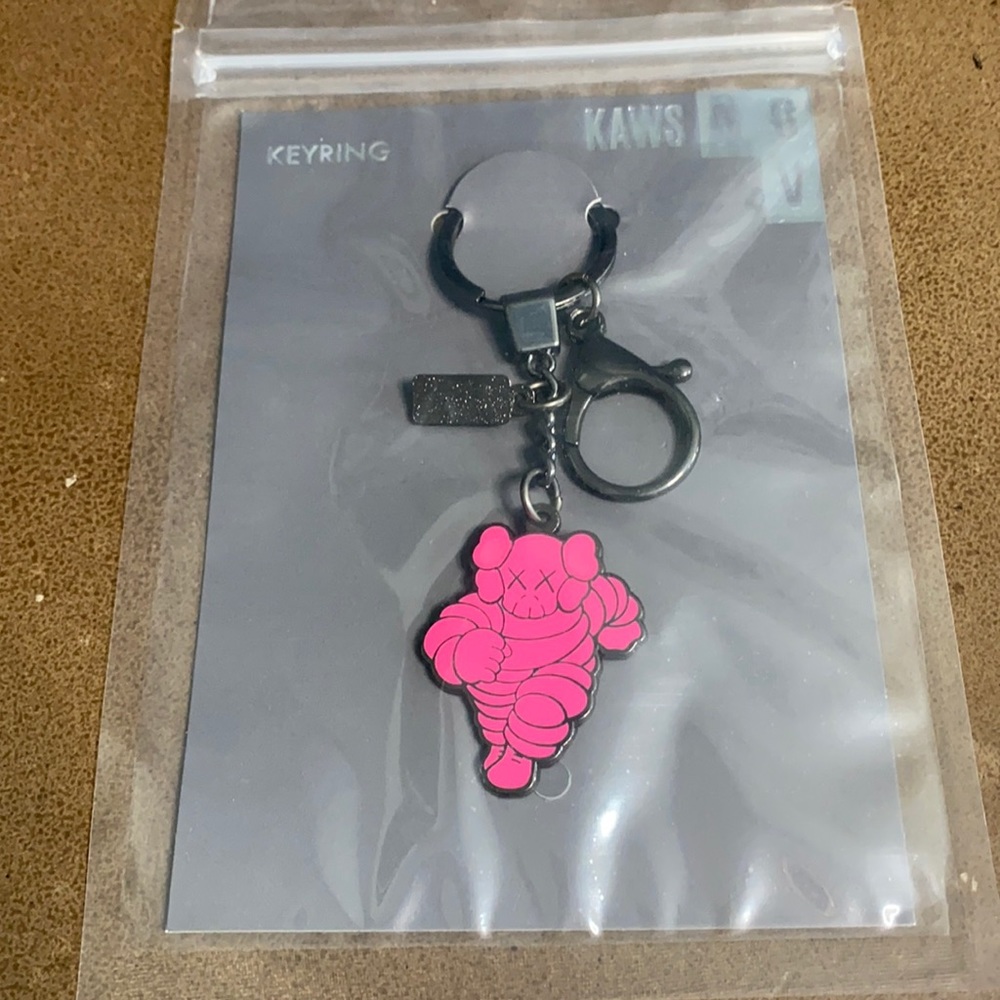 Kaws chum key chain